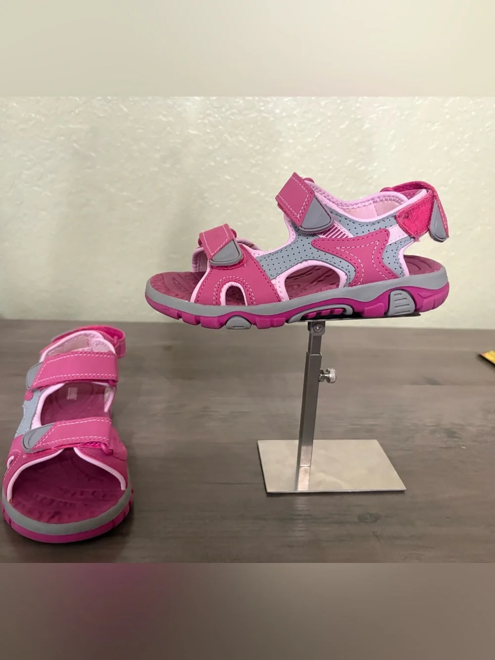 Khombu Girls Pink Gray Sport Sandals Size 2 Hook & Loop